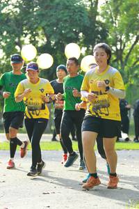 BIB: 0165, 1137, 0377
                            <button type="button" onclick="openModal(5129328)" class="btn btn-primary btn-sm float-right btn-popup" data-toggle="modal" data-target=".modal-high-quality">
                        <i class="fas fa-shopping-cart"></i> Add to Cart
                    </button>
                                            <button type="button" onclick="isThisMe(5129328, true)" class="btn btn-success btn-sm float-right btn-popup btn-isme hidden" data-toggle="tooltip" data-placement="bottom" title="นี่คือรูปของคุณใช่ไหม คลิกที่นี่เพื่อเอาเข้าอัลบั้ม">
                        <i class="fas fa-plus"></i> Add to album
                    </button>
                    <button type="button" onclick="isThisMe(5129328, false)" class="btn btn-warning btn-sm float-right btn-popup btn-isnotme hidden">
                        <i class="fas fa-ban"></i> Remove from album
                    </button>